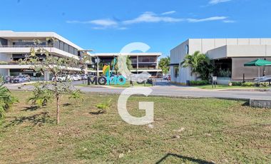 Local en Renta en Plaza Momoto Cancún con Excelente Amplitud y Buena Ubicación.