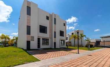 CASA EN VENTA A 10 MIN DEL TEC MONTERREY CAMPUS CUERNAVACA CON ALBERCA Y PALAPA