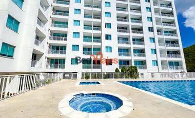 Apartamentos con balcon y piscina-RES