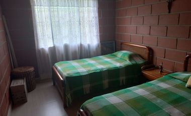 VENDO FINCA PLANA CON INMENSA CASA EN BARBOSA ANTIOQUIA.