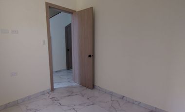 En Machala De Venta Hermosa Casa de Estreno de 3 Dormitorios, 4 Baños Completos, Garaje para 2 Vehiculos, Estudio