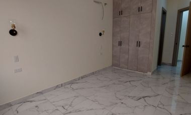 En Machala De Venta Hermosa Casa de Estreno de 3 Dormitorios, 4 Baños Completos, Garaje para 2 Vehiculos, Estudio
