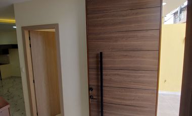 En Machala De Venta Hermosa Casa de Estreno de 3 Dormitorios, 4 Baños Completos, Garaje para 2 Vehiculos, Estudio