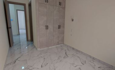 En Machala De Venta Hermosa Casa de Estreno de 3 Dormitorios, 4 Baños Completos, Garaje para 2 Vehiculos, Estudio