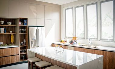 Samborondon, Renta de Hermosa Casa de Estreno 4 Dorm amoblada con Piscina y Vista Al Lago