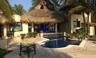 R301 Residencia con playa en venta  4 recamaras Barra de Potosi Zona Zihuatanejo