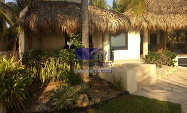 R301 Residencia con playa en venta  4 recamaras Barra de Potosi Zona Zihuatanejo