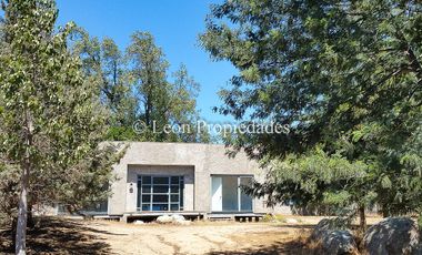 Leon Propiedades arrienda casa en sector Los Hornitos, Curacaví.