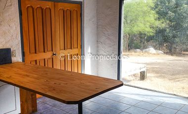 Leon Propiedades arrienda casa en sector Los Hornitos, Curacaví.