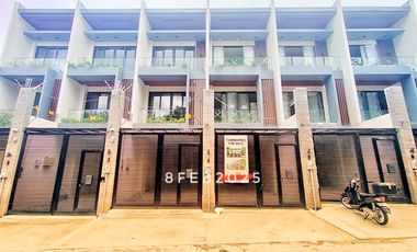 New 3 Storey Townhouses in Mandaluyong City with Roof Deck For Sale