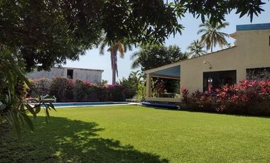 AMPLIA CASA EN VENTA Y RENTA, CLUB DE GOLF STA. FE