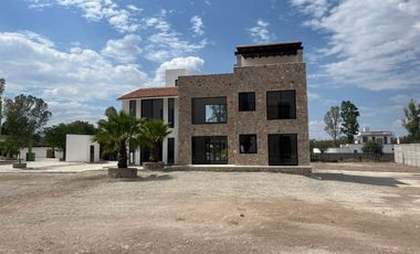 RENTO CASA CAMPESTRE NUEVA CERCA ESTACION FERROCARRIL SIN MUEBLES AMPLIA CON VISTAS INCREIBLES EN SAN MIGUEL DE ALLENDE,GTO
