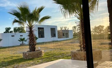 RENTO CASA CAMPESTRE NUEVA CERCA ESTACION FERROCARRIL SIN MUEBLES AMPLIA CON VISTAS INCREIBLES EN SAN MIGUEL DE ALLENDE,GTO