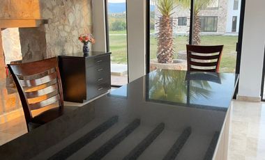 RENTO CASA CAMPESTRE NUEVA CERCA ESTACION FERROCARRIL SIN MUEBLES AMPLIA CON VISTAS INCREIBLES EN SAN MIGUEL DE ALLENDE,GTO