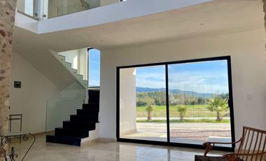 RENTO CASA CAMPESTRE NUEVA CERCA ESTACION FERROCARRIL SIN MUEBLES AMPLIA CON VISTAS INCREIBLES EN SAN MIGUEL DE ALLENDE,GTO
