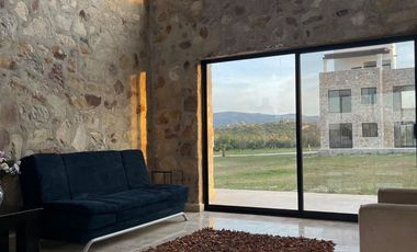 RENTO CASA CAMPESTRE NUEVA CERCA ESTACION FERROCARRIL SIN MUEBLES AMPLIA CON VISTAS INCREIBLES EN SAN MIGUEL DE ALLENDE,GTO