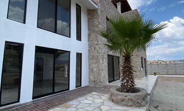 RENTO CASA CAMPESTRE NUEVA CERCA ESTACION FERROCARRIL SIN MUEBLES AMPLIA CON VISTAS INCREIBLES EN SAN MIGUEL DE ALLENDE,GTO