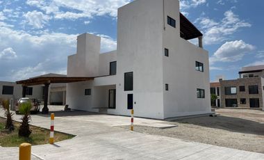 RENTO CASA CAMPESTRE NUEVA CERCA ESTACION FERROCARRIL SIN MUEBLES AMPLIA CON VISTAS INCREIBLES EN SAN MIGUEL DE ALLENDE,GTO