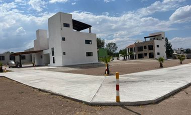 RENTO CASA CAMPESTRE NUEVA CERCA ESTACION FERROCARRIL SIN MUEBLES AMPLIA CON VISTAS INCREIBLES EN SAN MIGUEL DE ALLENDE,GTO