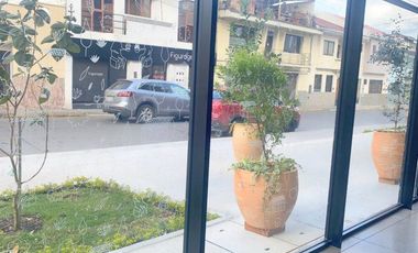 Exclusivo local comercial en venta, en el centro de Cuenca cerca al parque San Sebastián