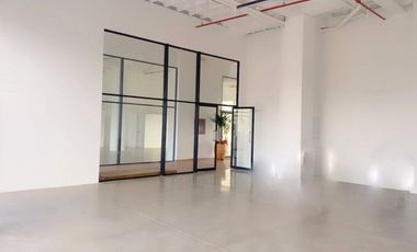 Exclusivo local comercial en venta, en el centro de Cuenca cerca al parque San Sebastián