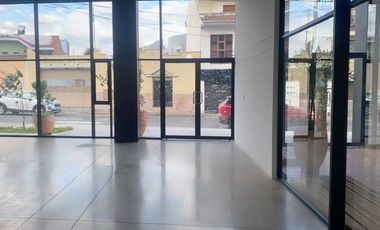 Exclusivo local comercial en venta, en el centro de Cuenca cerca al parque San Sebastián