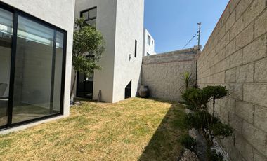HERMOSA CASA EN VENTA CON AMPLIO JARDIN EN CUAUTLANCINGO PUEBLA