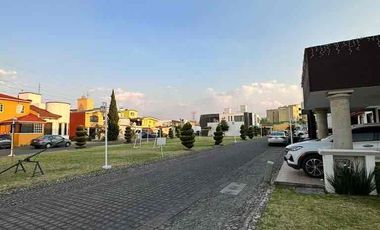 Casa en Renta en Metepec, con 3 recamaras en Fraccionamiento, muy cerca de Av. Pino Suarez. Zona Pabellón Metepec.