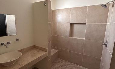 EN VENTA CASA DE 3 RECAMARAS CON AMENIDADES EN RESIDENCIAL LA JOYA EN PLAYA DEL CARMEN