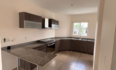 EN VENTA CASA DE 3 RECAMARAS CON AMENIDADES EN RESIDENCIAL LA JOYA EN PLAYA DEL CARMEN