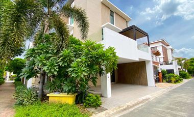 Beautiful Corner Lot House for Sale at Mahogany Place 1 Acacia Estates Taguig City