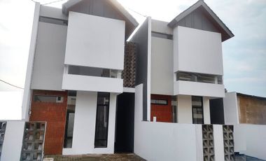 Rumah Vile Cihanjuang, Baru 2 LANTAI, Murah Mewah, Dkt Kota Cimahi Utara, Bandung Barat, Jual Dijual