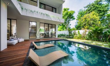Luxurious Furnished Leasehold Villa with 3 Bedrooms in Pecatu