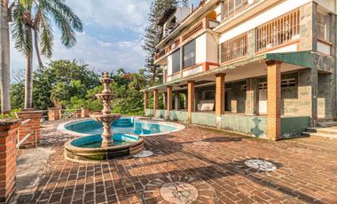 CASA EN VENTA CON ALBERCA EN CLUB DE GOLF AL SUR DE CUERNAVACA