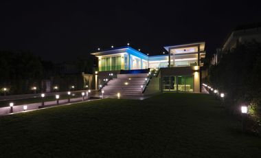 Newly built designer Villa in Prestigious Village