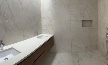 HERMOSA CASA DE VENTA EN NAYÓN!!  VISTA!!