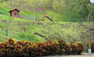 HERMOSA CASA DE VENTA EN NAYÓN!!  VISTA!!