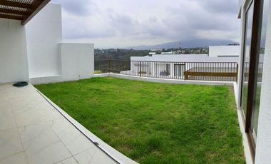 HERMOSA CASA DE VENTA EN NAYÓN!!  VISTA!!