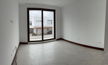 HERMOSA CASA DE VENTA EN NAYÓN!!  VISTA!!