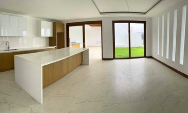 HERMOSA CASA DE VENTA EN NAYÓN!!  VISTA!!