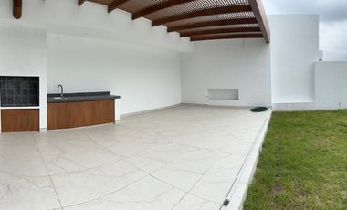 HERMOSA CASA DE VENTA EN NAYÓN!!  VISTA!!