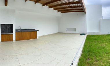 HERMOSA CASA DE VENTA EN NAYÓN!!  VISTA!!