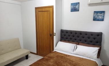 Suite amoblada de alquiler en La Kennedy, 1 parqueo.