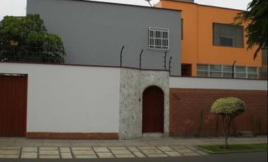 Espacio con 100 m² con Ingreso Independiente Frente a Parque Miraflores