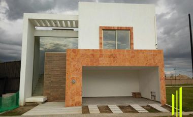 Casa en oportunidad con amplio jardin y 3 recamaras, Lomas de Angelopolis, Puebla