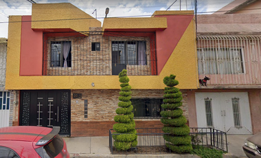 Bonita Casa En Una Exelente Ubicación Calle Imploración # 20 Col. La Perla Nezahualcóyotl GSN