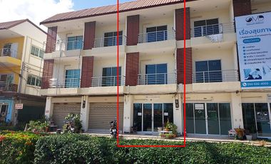 Townhouse directly on Sukhomvit Road and near IRPC industrial area in Rayong