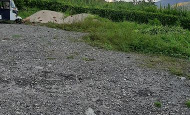 Te vendo este parqueadero  planito o para hacer apartamentos, ya que tiene el permiso en Cisneros.