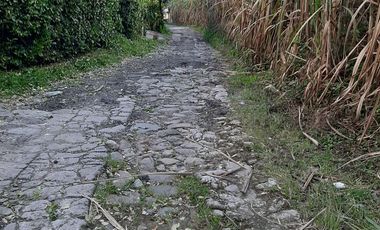 Te vendo este parqueadero  planito o para hacer apartamentos, ya que tiene el permiso en Cisneros.
