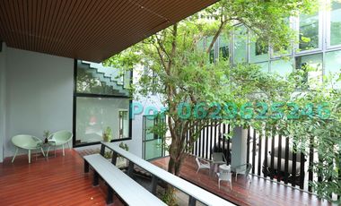 House for sale by the river in Ayutthaya, 45-60 minutes from Bangkok.